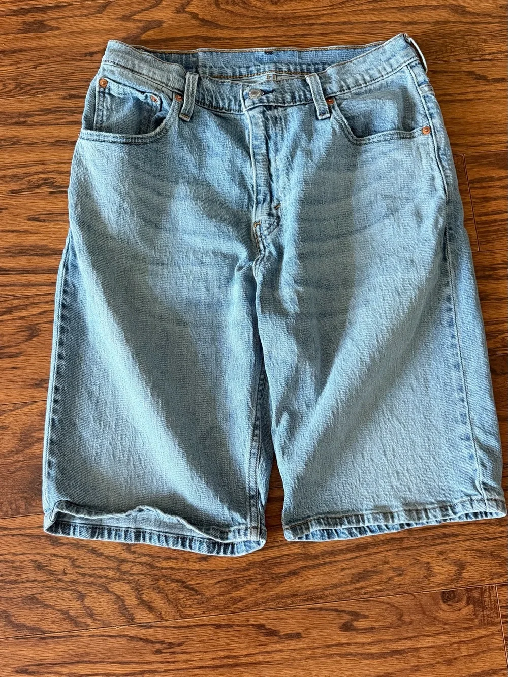 Men’s size 28 y2k Levi's Light Wash Blue Denim Shorts - Classic Five-Pocket